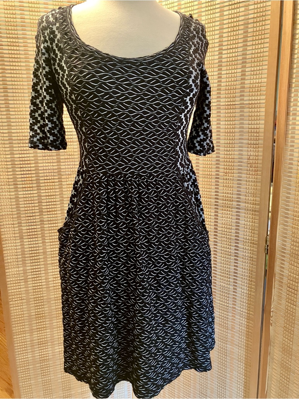 Flattering, comfy dress w/ pockets!